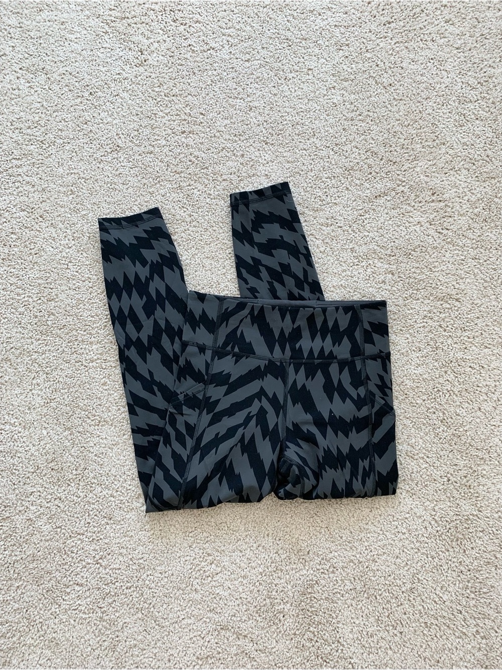 Lululemon Black Gray Invigorate High Rise Zig Zag Voltage Leggings US 6